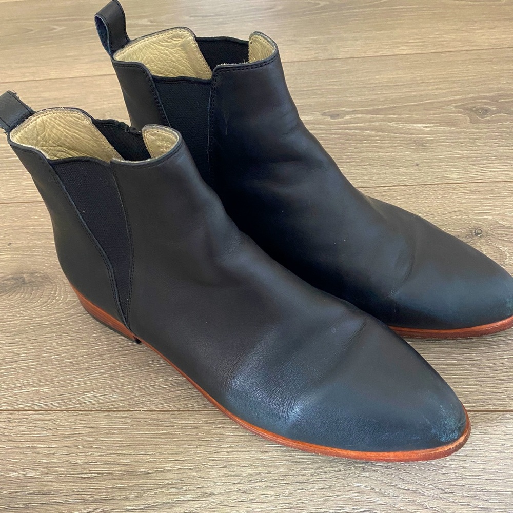 Black Nisolo Chelsea Boots